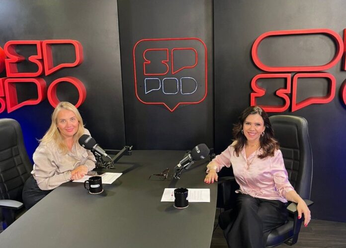 Durante a entrevista, a secretária destacou a evolução das políticas públicas desde a criação da primeira Delegacia de Defesa da Mulher (DDM), há mais de 40 anos. Foto: Secom/Governo de SP